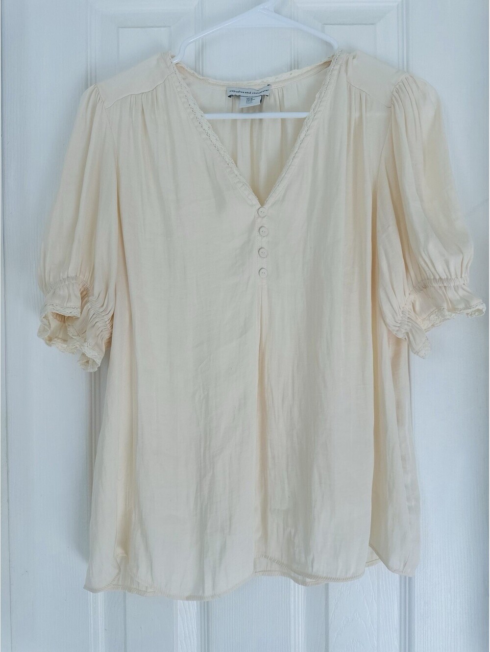 Cupcakes and Cashmere Women's Soft Ivory V-Neck Gathered Puffed Sleeves Medium